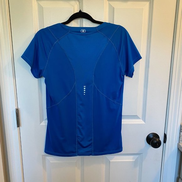 OGIO® Ladies Short-sleeve Nexus Wicking V-Neck TShirt‎ - Size Medium - Picture 9 of 9